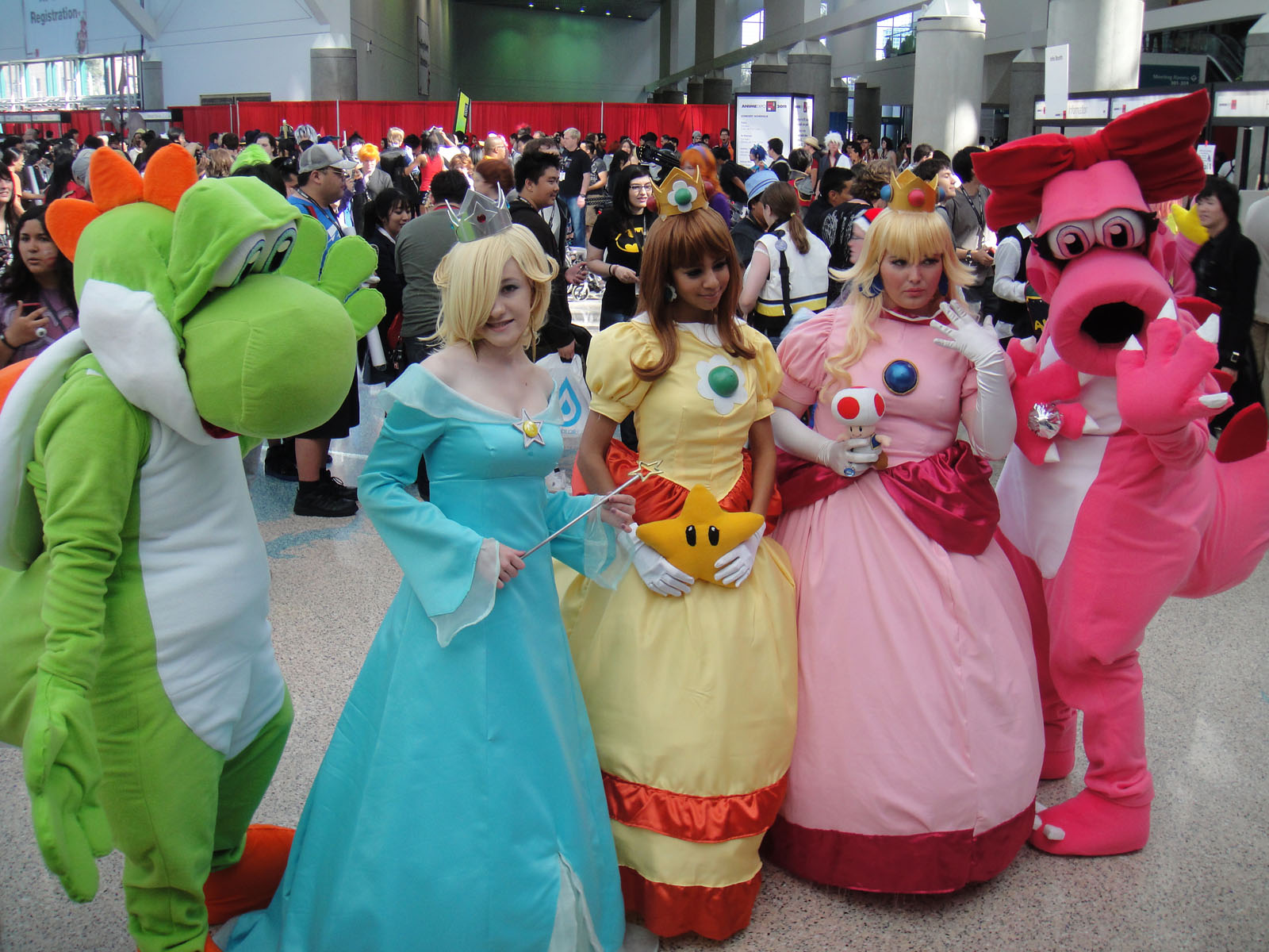 Cosplay de personnages de jeux/anime lors d’un salon